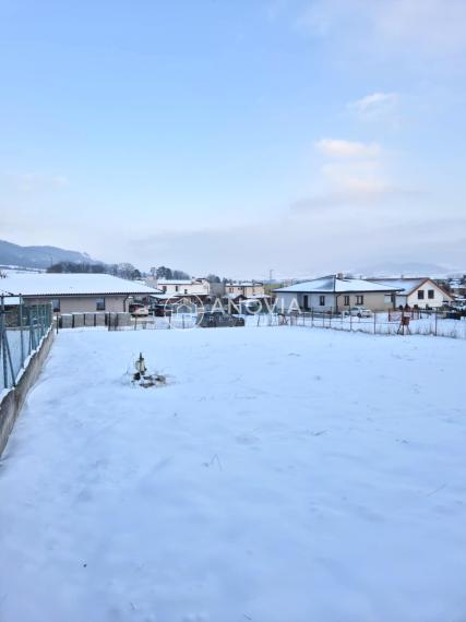 Slnečný pozemok vo Finticiach – ideálny pre dom aj dvojdom!