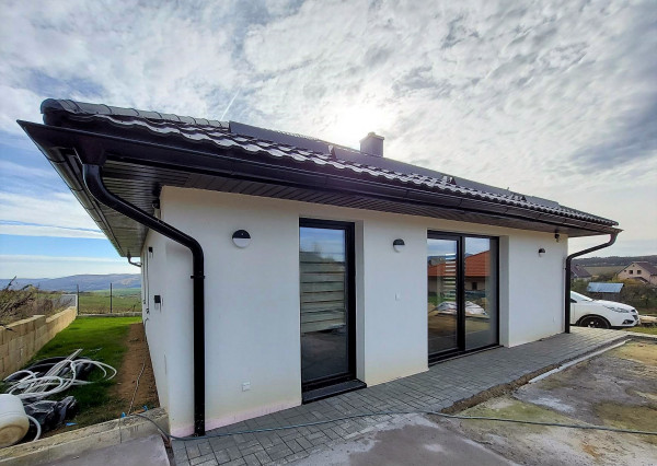 Jednoznačne najlacnejšia novostavba RD na trhu - predaj s čiastočným zariadením!!!