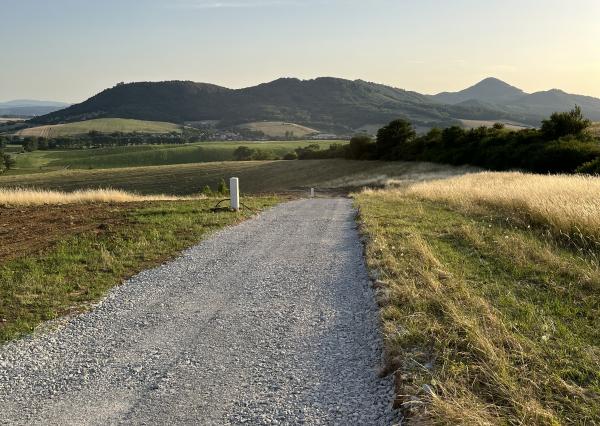Pozemok Podhorany