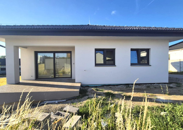 Novostavba 4-izbového bungalovu Ľubotice