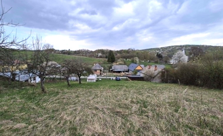 Pozemok na výstavbu a ako bonus mobilný dom v cene! - fotografia 1