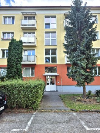 2-izbový byt s balkónom - 17. novembra – okamžité nasťahovanie - fotografia 11