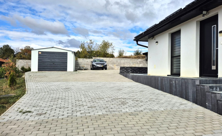 Kompletne zariadená novostavba s dokončeným exteriérom!!! - fotografia 1